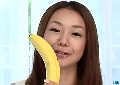 Serina Hayakawa pleases wth her warm lips