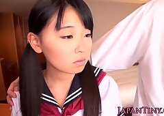 Asiático petite schoolgirl fodido em cona apertada