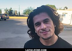 Latinleche - Mignon Latino MEC suce une file d'attente non coupée