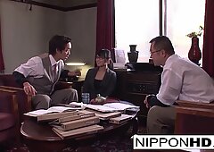Japonesas Secretária Chupadas seu Patão no Escritório