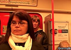 Ele conecta Mamalhuda Maduras Senhora no Metro